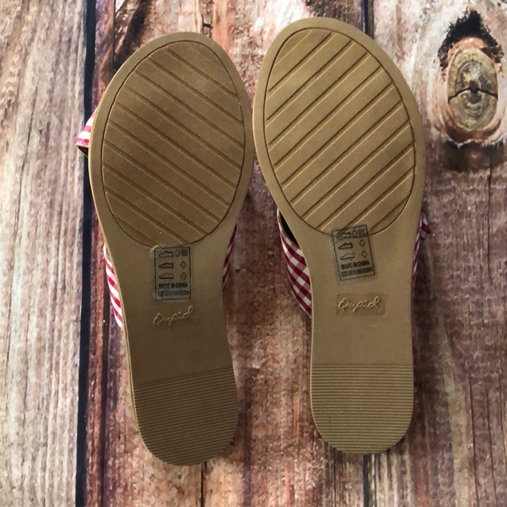 Only size 10 left! Slip on sandals 🌷🌷 - Picture 5 of 6